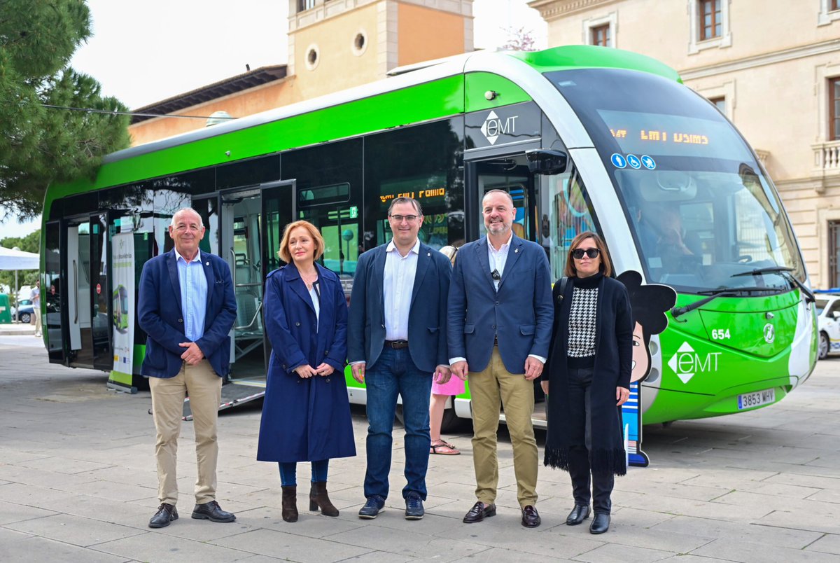 ToniDeudero's tweet photo. Acompañando al alcalde @JaimeMartinez @ajuntpalma en el #eBoat de innovación y sosteniblidad, en la Vª edición #eMallorcaExperience
Aprovechamos para confirmar la apuesta por autobuses eléctricos y el futuro Centro de Operaciones #ECO_EMT
@EMT_Palma @UHmallorca
Sábado 27/4 https://t.co/VEY5EZGG4x