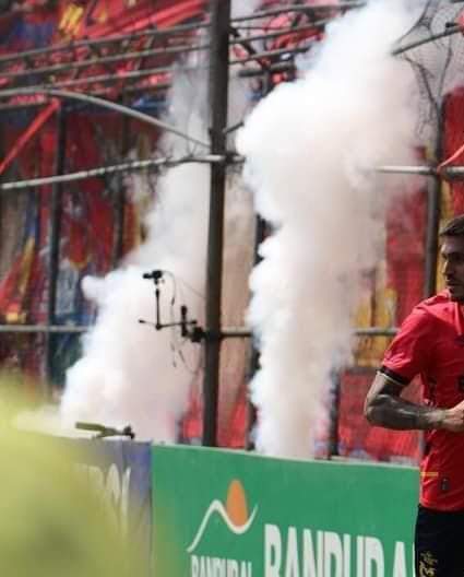 Humo blanco jajaja nombre como te van a tapar tu trapo con humo BLANCO.