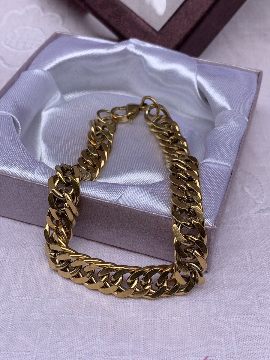 LilyCcessories's tweet photo. Non-Tarnish Bracelet/Anklet
Old Price: #4500
New Price: #3000
Offer valid while stock last. 

To order: DM/WhatsApp 08036309731

https://t.co/FeGizwOav8
#lilyscentng #NightmarketwithDammyB 
#Pagesbydamicommerce
#EasterSales
#Easternightmarket
#Flutterwavecommerce #Easterfunfair https://t.co/8siYt1GLoF