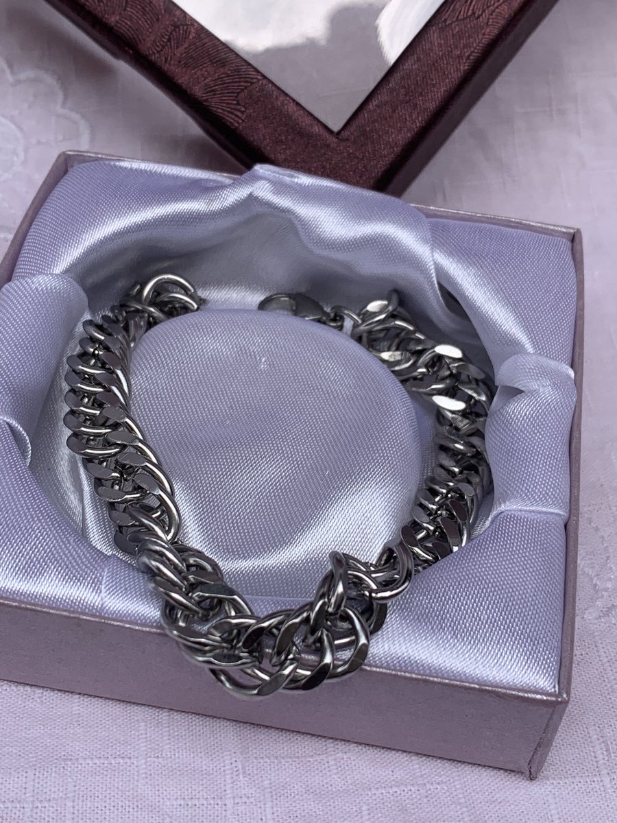 LilyCcessories's tweet photo. Non-Tarnish Bracelet/Anklet
Old Price: #4500
New Price: #3000
Offer valid while stock last. 

To order: DM/WhatsApp 08036309731

https://t.co/FeGizwOav8
#lilyscentng #NightmarketwithDammyB 
#Pagesbydamicommerce
#EasterSales
#Easternightmarket
#Flutterwavecommerce #Easterfunfair https://t.co/8siYt1GLoF