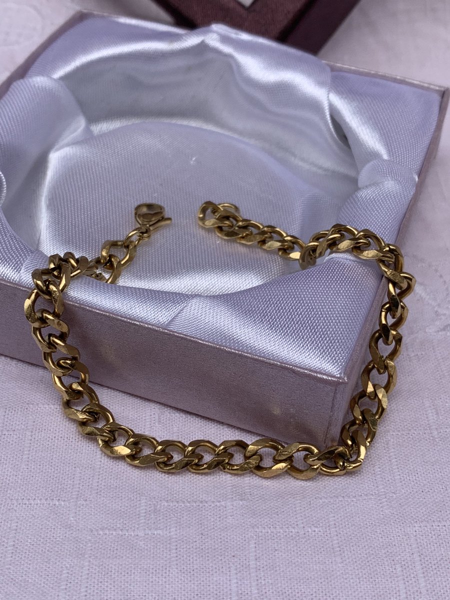 LilyCcessories's tweet photo. Non-Tarnish Bracelet/Anklet
Old Price: #4500
New Price: #3000
Offer valid while stock last. 

To order: DM/WhatsApp 08036309731

https://t.co/FeGizwOav8
#lilyscentng #NightmarketwithDammyB 
#Pagesbydamicommerce
#EasterSales
#Easternightmarket
#Flutterwavecommerce #Easterfunfair https://t.co/8siYt1GLoF