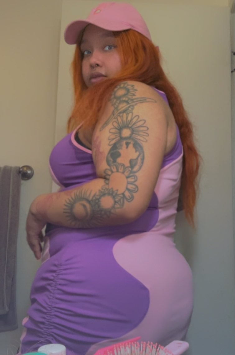 LovelyDest1's tweet photo. @thicctummytia 😬🖤 https://t.co/Zx7fXVQP1b