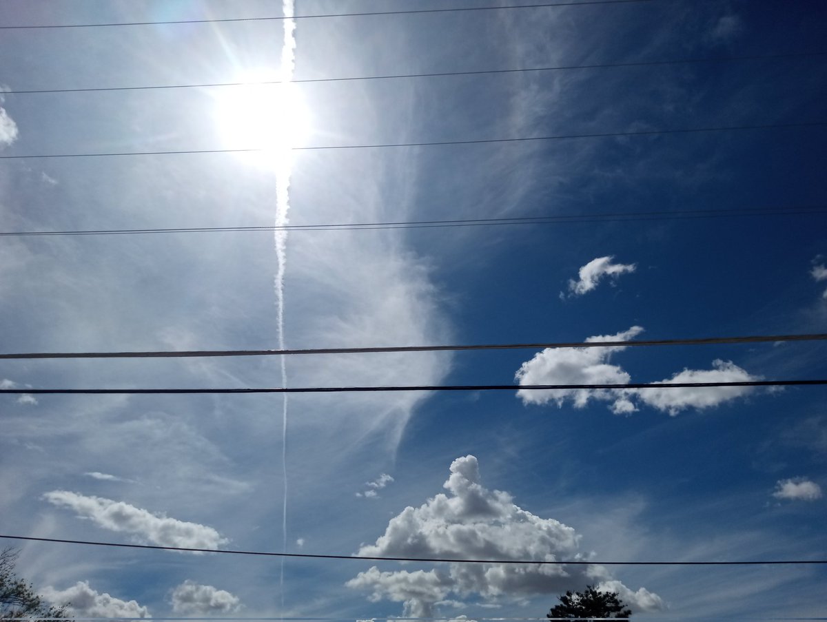 Stop spraying the skies ! 
4corners
#GeoEngineering 
I do not accept this as part of my reality
