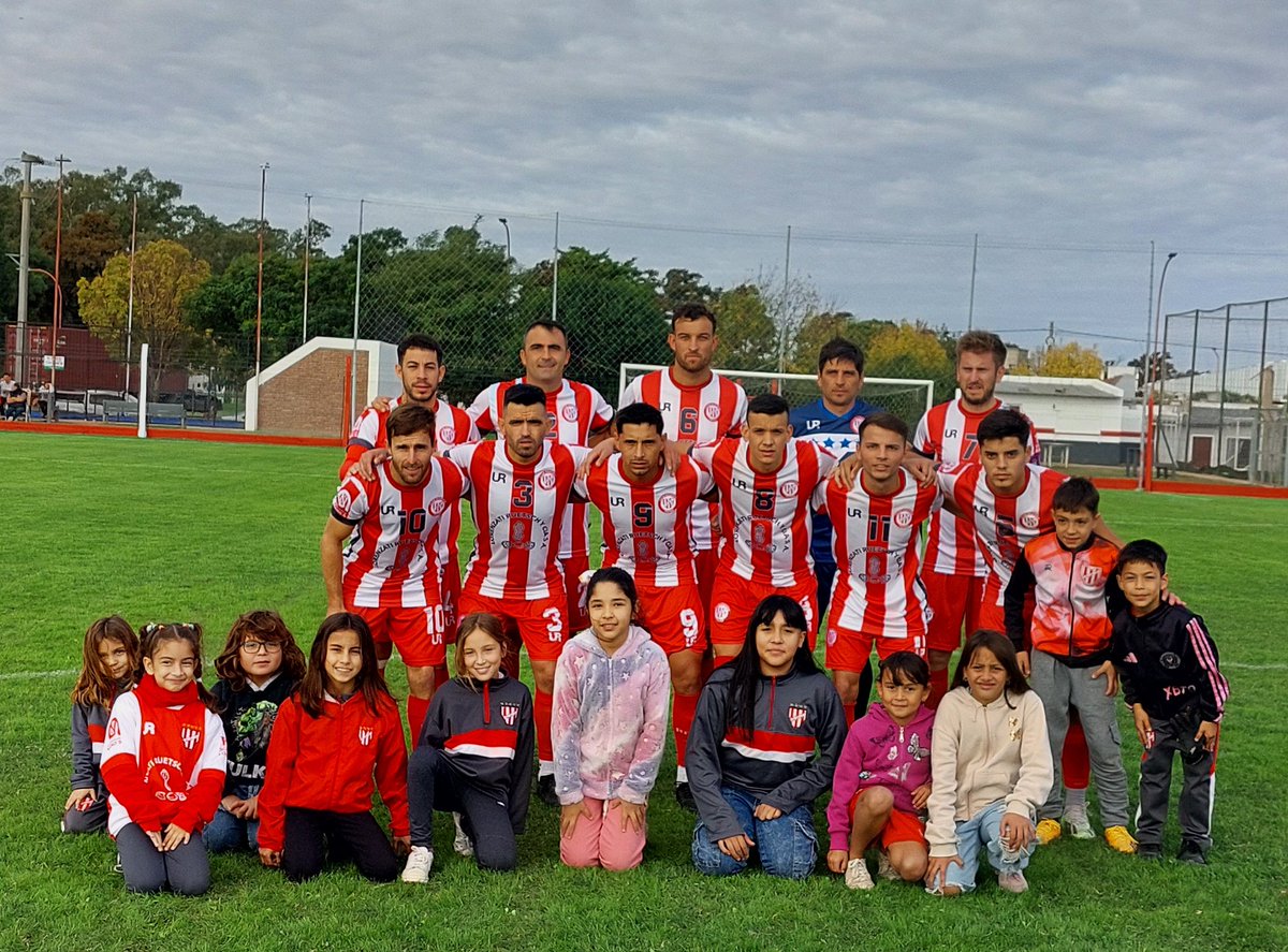 AtleticoTicino's tweet photo. #Primera #SeptimaFecha 

GANOOOOOOO EL CLUB ATLETICO TICINO 

Atlético Ticino 3 - 0 Universitario 

⚽️⚽️ Paez Ayrton 
⚽️ Foggia Alejandro 

Vamos por más,siempre por más ♥️ 

#UnaGranFamilia🇦🇹 

🔴⚪️🔴 https://t.co/UZPJnKUFVD