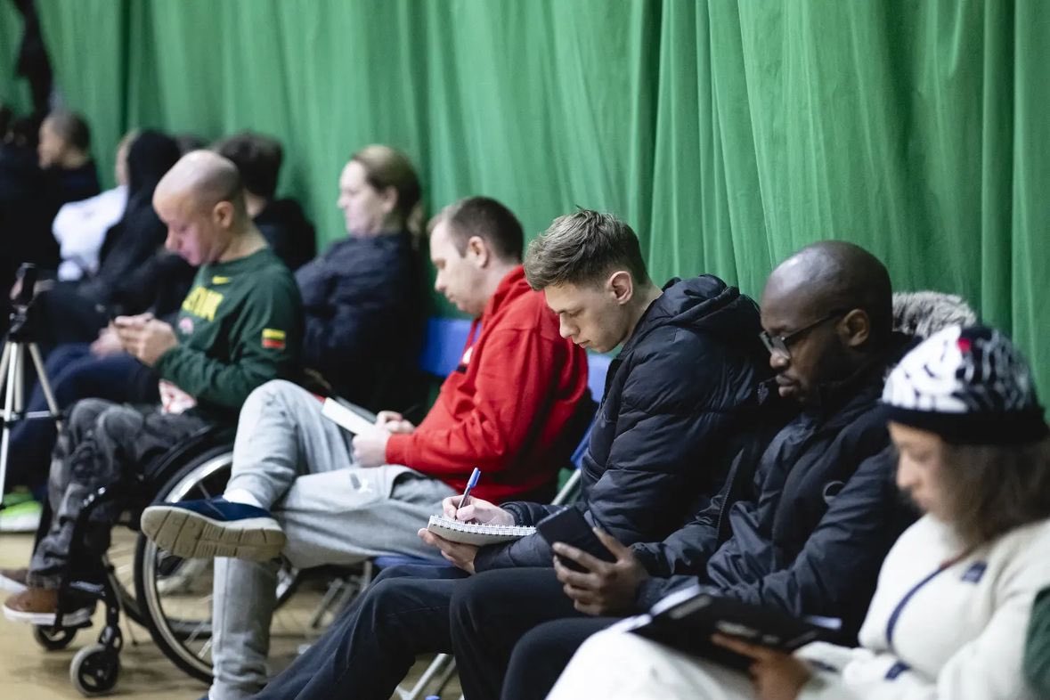 lxke_smith's tweet photo. First clinic of 2024 📚

Great opportunity to take in some principles, methodologies, and training tools for teaching the two transitional moments of the game. 🔄

Thanks to coach Kazys Maksvytis, @BCAUK, and @Hoopsfix for a great event and helping grow basketball in the UK. 📈 https://t.co/YeXWWSIW7H