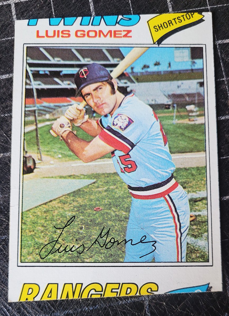 Belated Mail day!!! As promised, @Bulldogblitz80 (Justin) sends me THIS 1977 miscut beauty and it is perfect! Thank you Sir. Into the binder it goes!'77s are especially pretty miscut top to bottom.