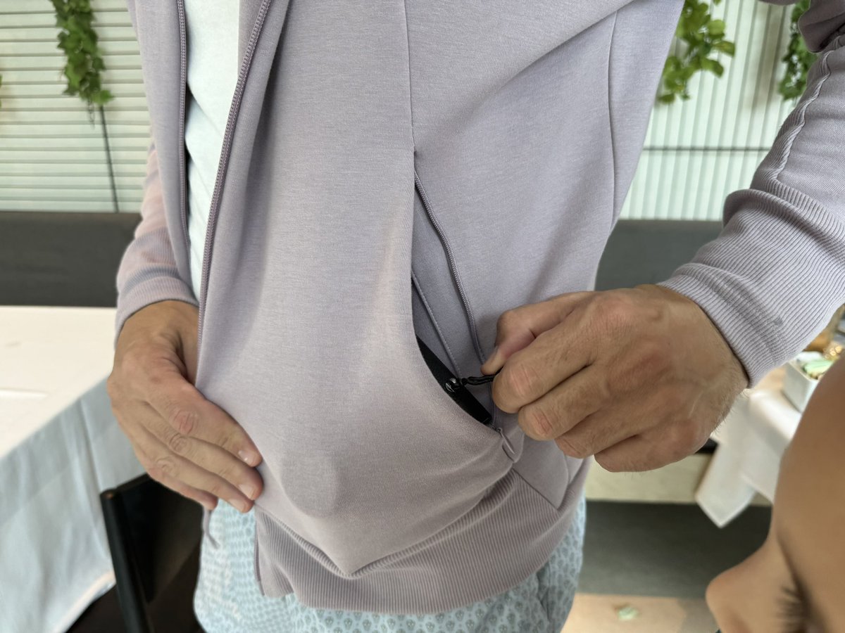 Pocketable enough? Leica M11 + Summicron C 40mm f2. Such an underrated lens.
#leicam11 #summicron <a href="/leica_camera/">Leica Camera AG</a> 
#Leica