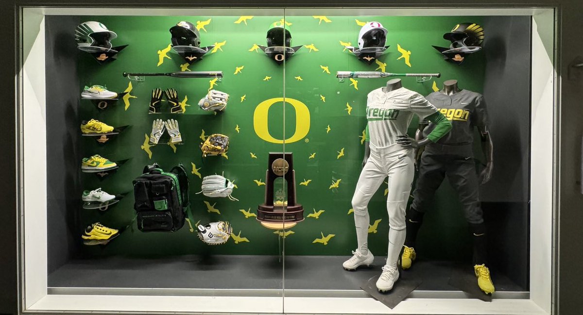 I had another amazing weekend at the Oregon Elite Prospect Camp. Thank you so much for the invite and for giving me things to work on. Can’t wait to be back soon! 💚💛🦆@OregonSB @MelyssaLombardi @Sam_Marder @syd_syd2 @lysssscat32
