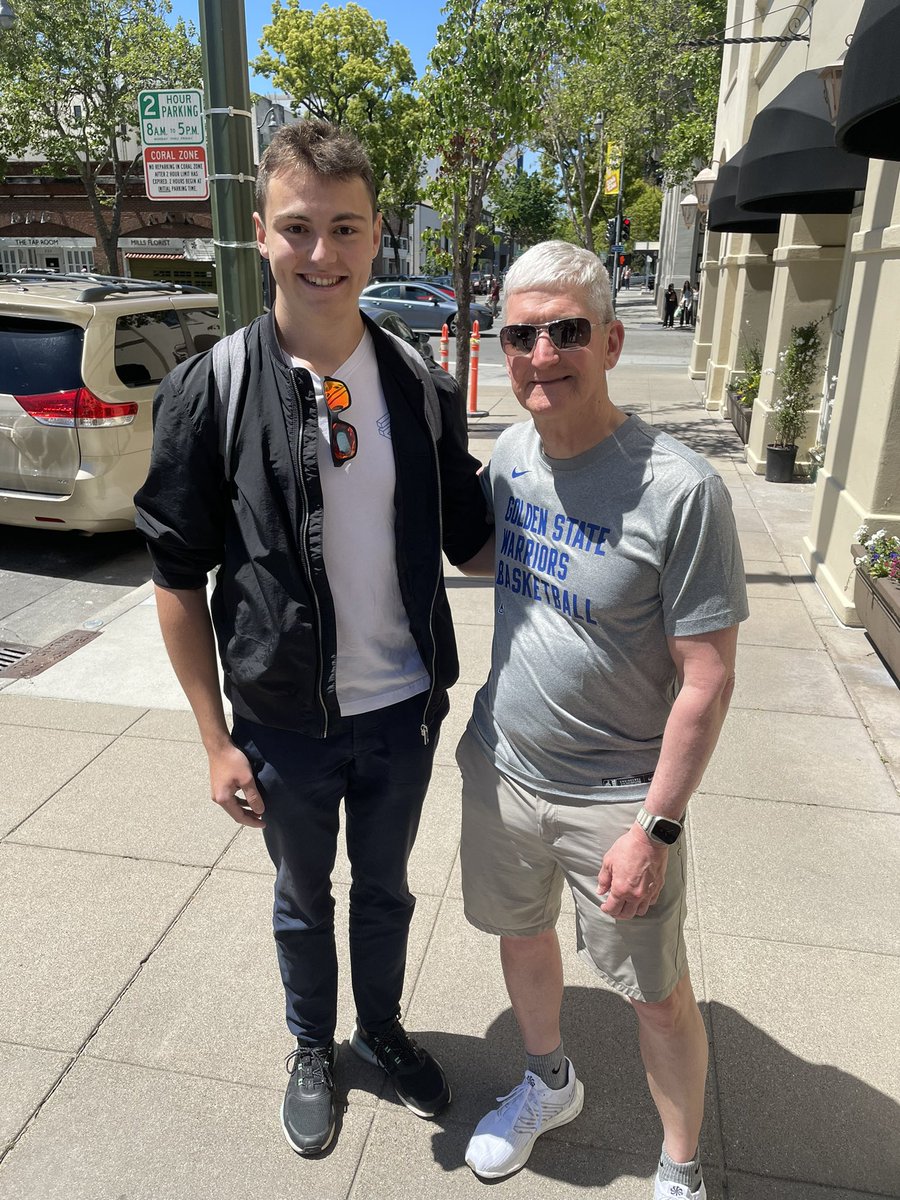 Met one of my heroes today @tim_cook