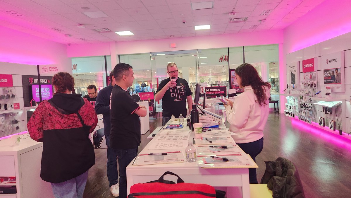 Seattle North district is on fire!! Sr Mgr Stephanie and rev champion Caleb did a fantastic job w/ P360 workshop!  We reviewed the benefits, role played &amp; now have the tools to speak to the VALUE to customers!   <a href="/rwashley1/">Rob Ashley</a> <a href="/arunramchan/">Arun</a>  <a href="/jorge_alvarez33/">Jorge Alvarez</a> @MichaelThinger