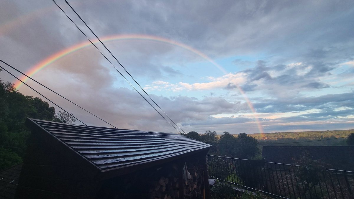 Après la pluie, le beau temps ! Magnifique #arcenciel au dessus de #larocheguyon

#rainbow #valdoise #valdoisetourisme #plusbeauxvillagesdefrance #igerslarocheguyon #vexinfrancais #pnrvexinfrancais