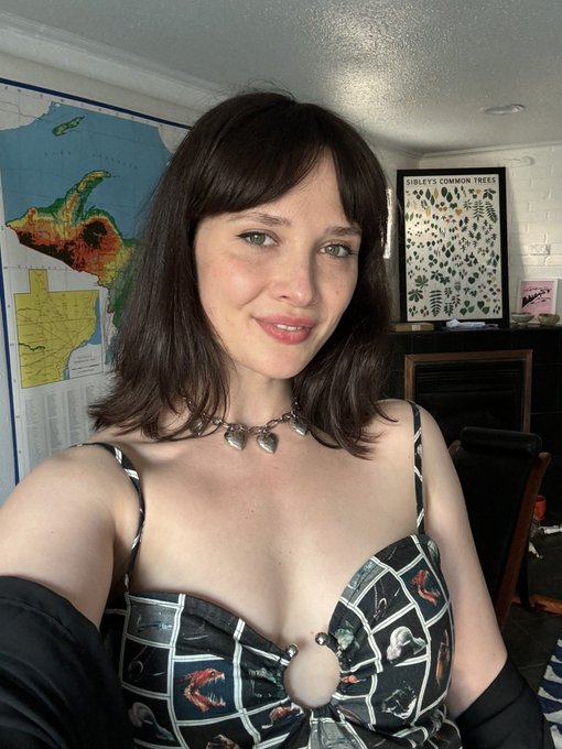 It&rsquo;s my bday im turty tewwwwww 🥳🌹 https://t.co/rXYOFoW0QD