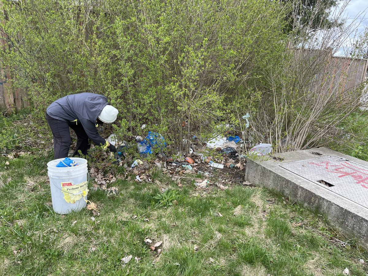 Thank you to Kirra K, a white oaks resident, for organizing a community clean up in White Oaks Park for #EarthDay2024. Many hands made for great progress in helping to clean up this jewel of our parks system in ward 12 #LdnOnt