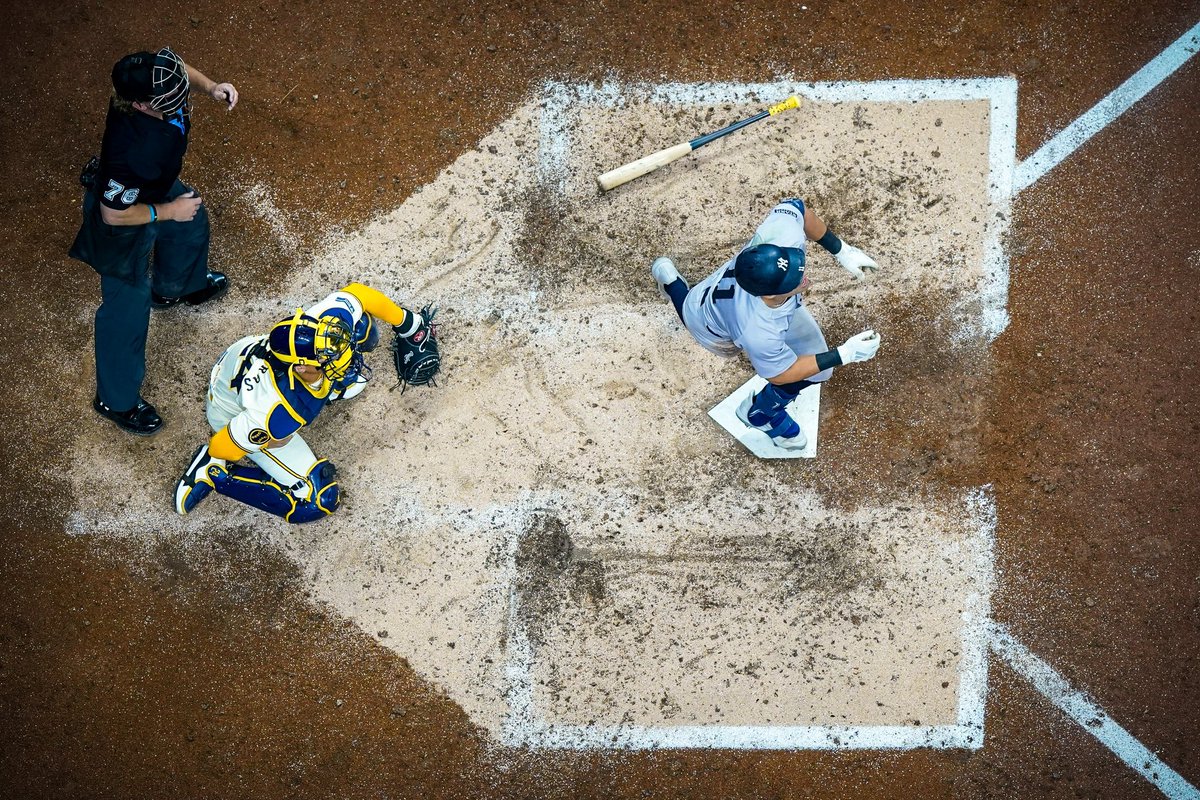 Yankees's tweet photo. A 23rd Birthday for the Books 🎉 https://t.co/3Sj4trntYf