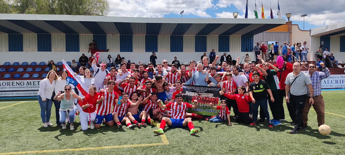 juancagm6's tweet photo. Día especial que te da el fútbol, un ascenso,sea la categoría que sea, no se consigue todos los días.
SOMOS DE TERCERA @atporcuna https://t.co/xkziaaQY4b