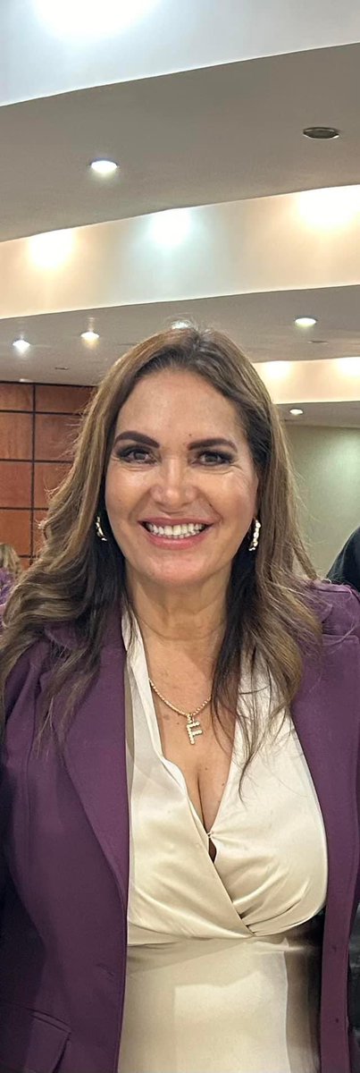 florrent's tweet photo. El liderazgo se construye día a día con 1% de inspiración y 99% de transpiración ! 
La vida nunca será más fácil pero nosotras cada día Si somos más fuertes !! 
Domingo de Planeacion de trabajo , de diálogo y estrechar vínculos con el equipo !
#ElTrabajoEnEquipoTodoLoVence#ONMPRI https://t.co/ik6BGAyygG