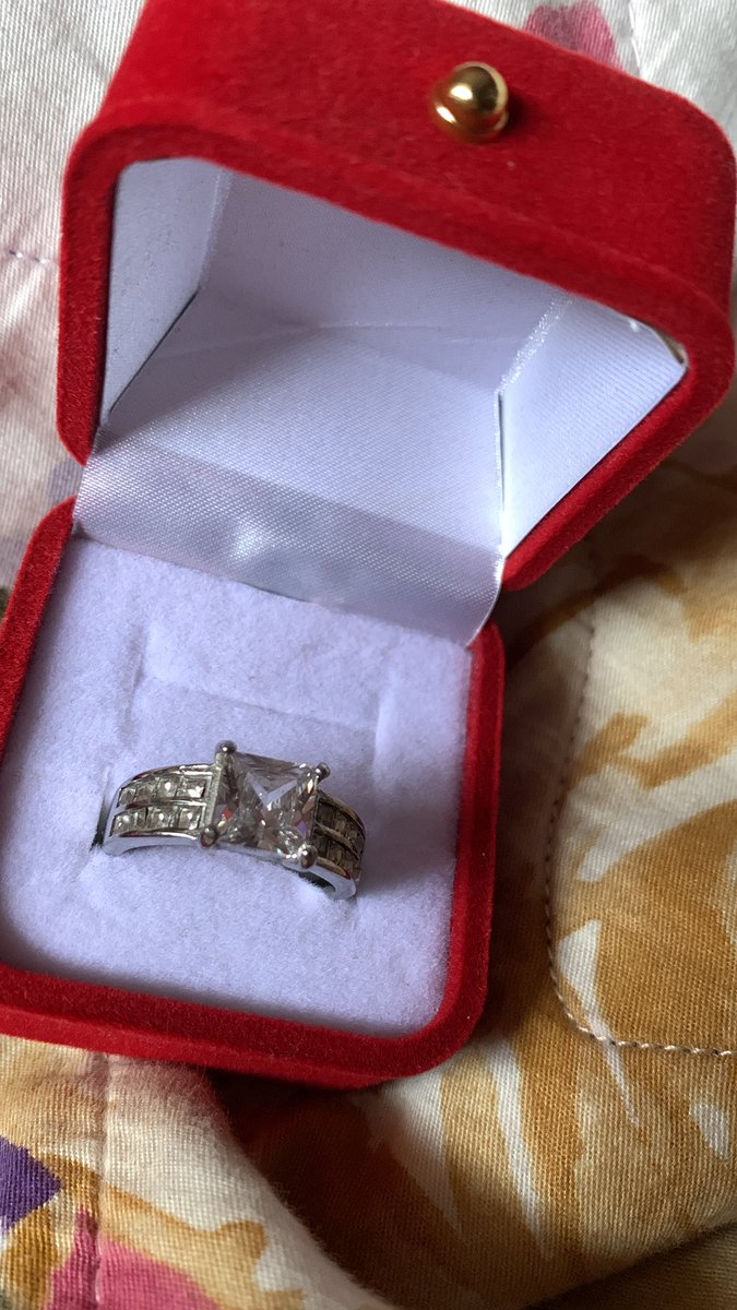 LilyCcessories's tweet photo. Non-Tarnish Engagement Ring
Old Price: #15000
New Price: #8500
Offer valid while stock last. 

To order: DM or WhatsApp 08036309731

#lilyccessories #NightmarketwithDammyB 
#Pagesbydamicommerce
#EasterSales
#Easternightmarket
#Flutterwavecommerce #Easterfunfair https://t.co/ywbhjEXseu