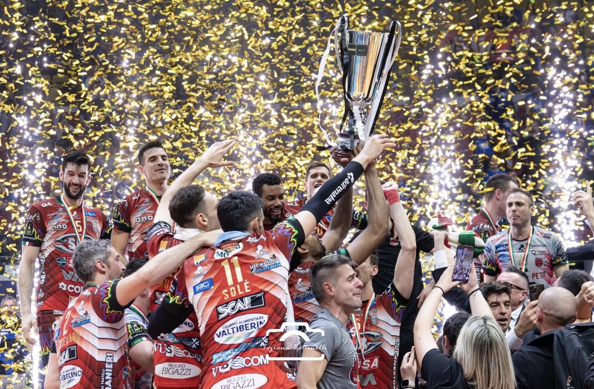 ffforeverrainn's tweet photo. non svegliateci ❤️‍🔥🏆🇮🇹 https://t.co/PY1n0iSYgG