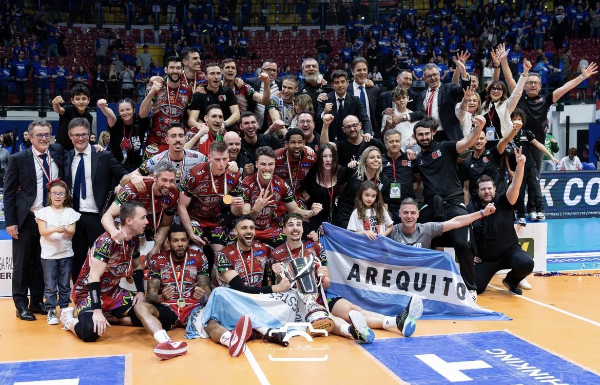 ffforeverrainn's tweet photo. non svegliateci ❤️‍🔥🏆🇮🇹 https://t.co/PY1n0iSYgG