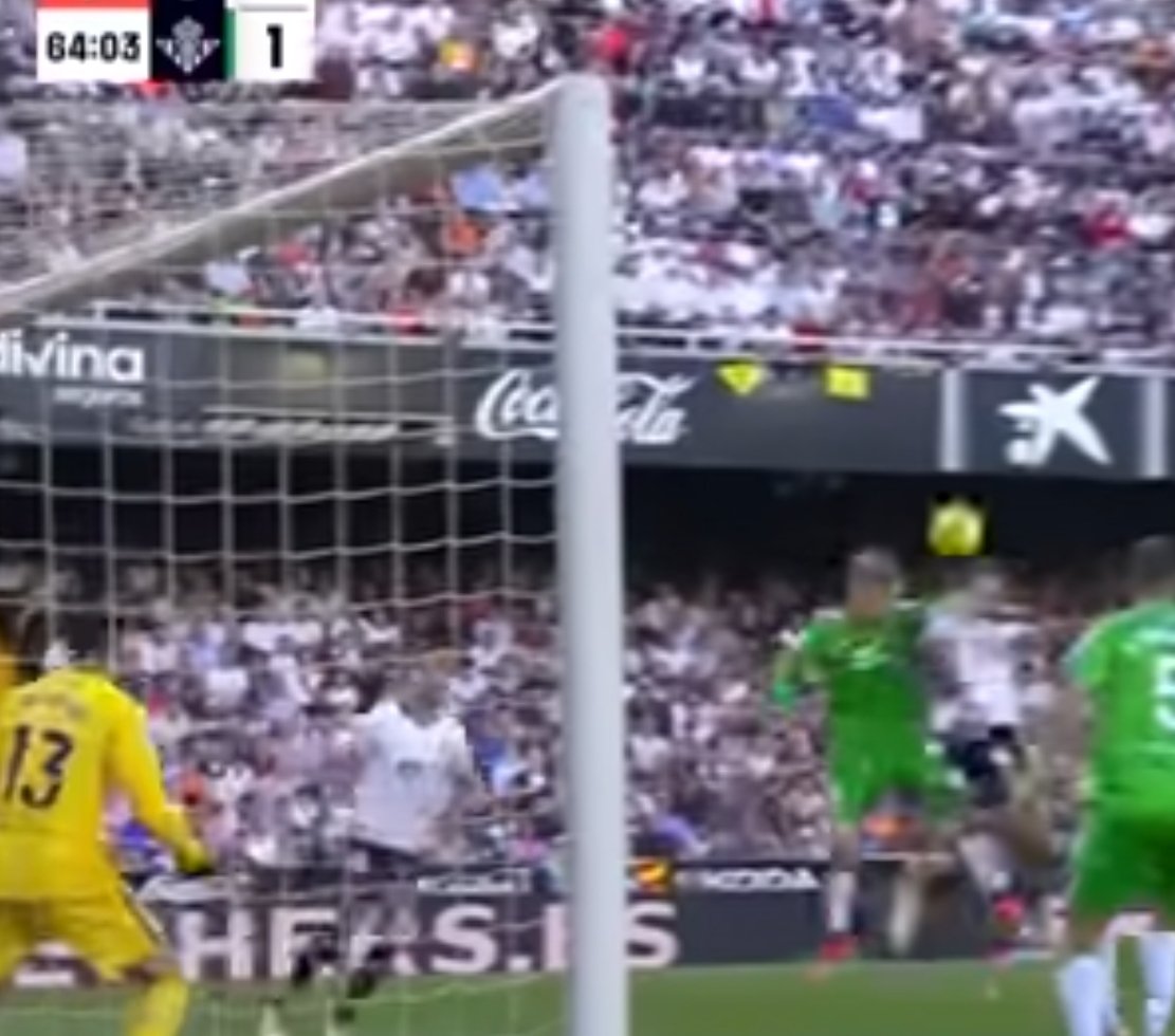 RazonamientoV's tweet photo. #ElGranDerbi

Mano en la cara de Miranda: PENALTI.

Mano en la cara de Badé: NO PENALTI. 

La mano importante es la q lo mueve todo, la de Medina Cantalejos. https://t.co/LK1vomcnOY