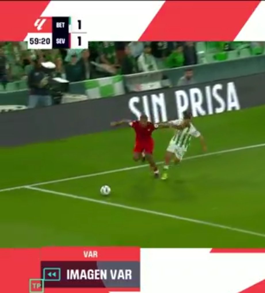 #ElGranDerbi

Mano en la cara de Miranda: PENALTI.

Mano en la cara de Badé: NO PENALTI. 

La mano importante es la q lo mueve todo, la de Medina Cantalejos.