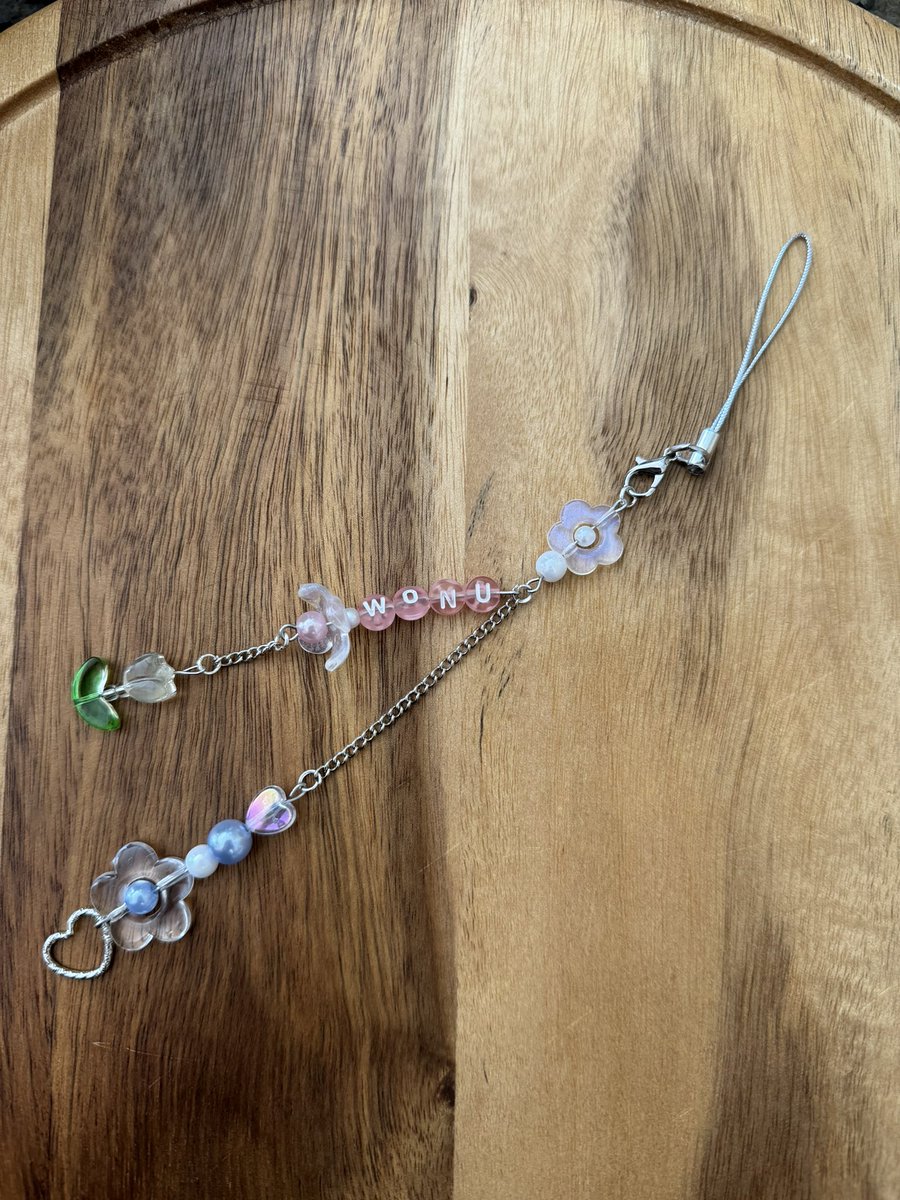 I am going to start selling my creations 🙈 here are just a few samples I’ve made over the last few days. I can custom I based on groups or idols you stan!! if you or a friend may be interested just send me a dm 🫶