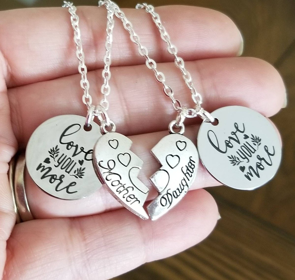 Mother Daughter Necklace Set 

#mothersdaygifts #giftsformom #giftsforher #giftideas #gifts #mothersday #momgift #momjewelry #momnecklace #handmade #handmadejewelry #handmadegift #etsy 

simplychicbyangela.etsy.com/listing/108127…