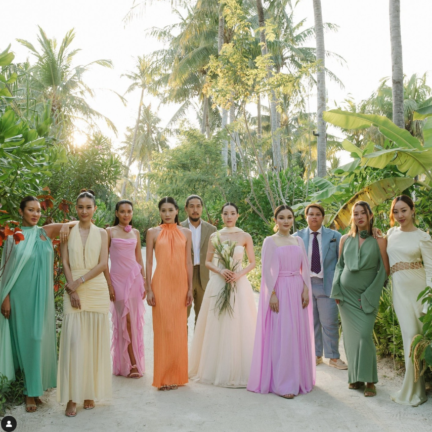 Magical Wedding couple Suthita 'Nics' Bhirombhakdi and Naiyanobh 'Toy' Bhirombhakdi had their wedding ceremony and dinner in the Maldives. Event planner @jessetombs to make their dream wedding weekend come true. 
.
.
.
#weddinginspo #bicicicoty #gowns #weddinggowns #bridalgowns