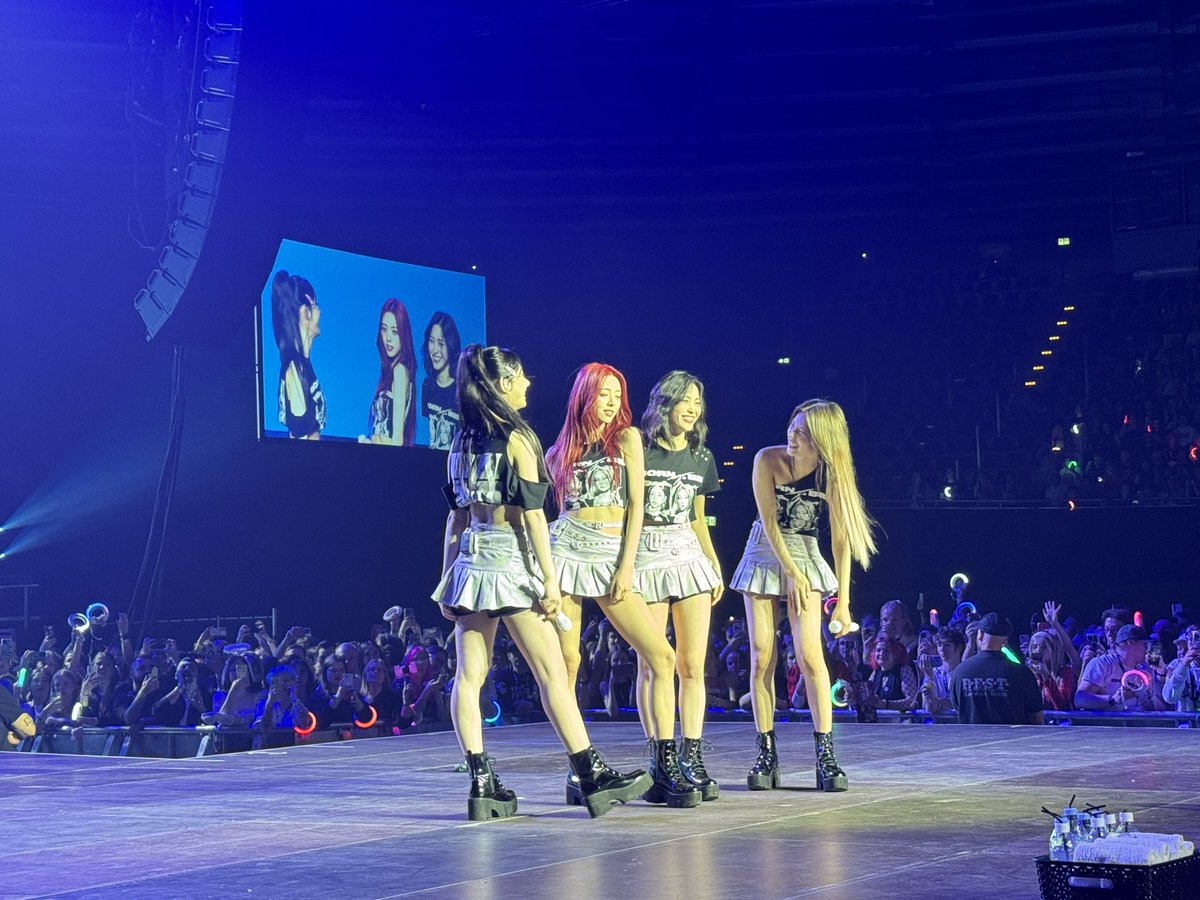 lenny__ous's tweet photo. #BORNTOBE_ITZY #ITZY_2ND_WORLD_TOUR #ITZY_BORNTOBE
#ITZY_BORNTOBE_BERLIN
#ITZY
#ITZYVIP
Opening stage at the show in Berlin, you did awesome girls โค๏ธ https://t.co/uv5rOp0uGu