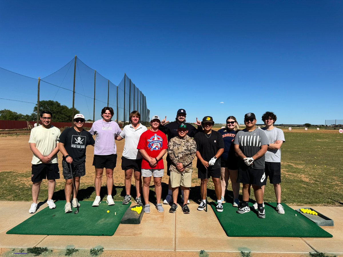 TexasTechVideo's tweet photo. 🎥➡️⛳️ Vid Crew fam celebrating a great Spring Ball! Minus 5 of us! https://t.co/hJSPaEhjq2