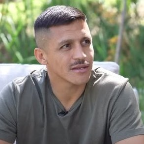 “Siamo in ritardo di 4 ore. Mi chiama l'autista: “Alexis”. Mi siedo, pum pam, sgasata e entrata in derapata in piazza Duomo. Arriviamo in orario.”