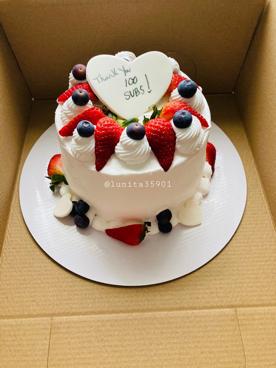 My sweet friend made me a cake for hitting 100 subscribers! I’m blessed and grateful!🥹 🎂🫶🏼we are officially on the road to 200 subscribers🙏🏽 #cake #Celebration #strawberries #blueberries #100subs #100subscribers #200subscribers #200subs #cakelover #100subscriberscake #youtuber