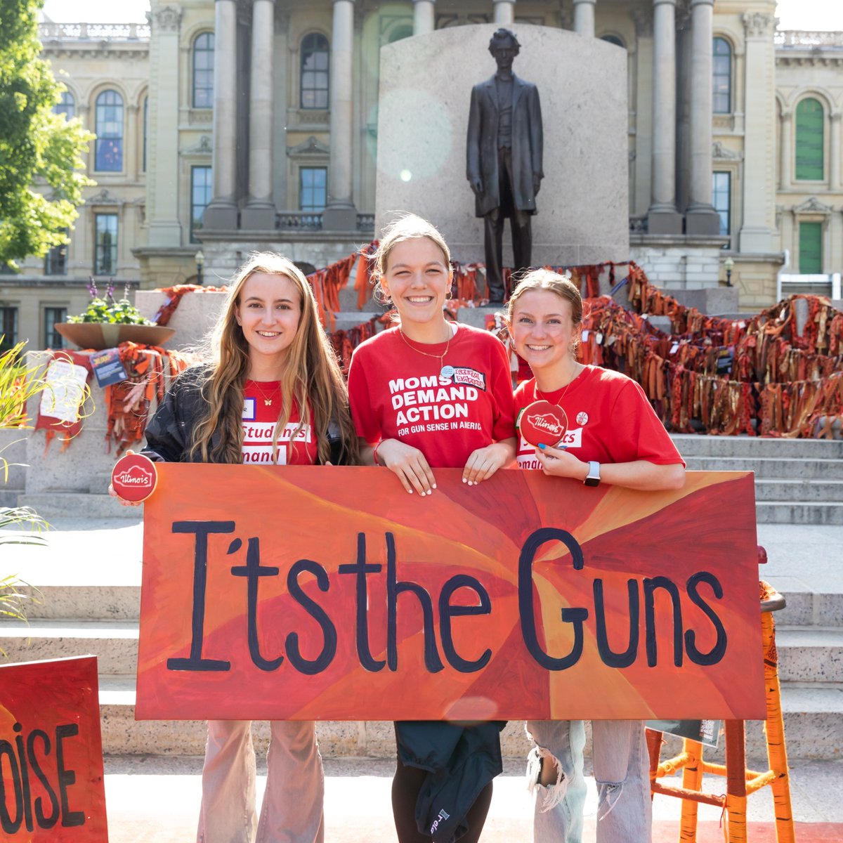 IT'S THE GUNS 🧡 ~ Our children demand a future free from the threat of gun violence. Text STUDENTS to 644-33 to join the fight.
.
.
.
.
 @momsdemand @studentsdemand #BrightFuture #SafeTomorrow #GunViolencePrevention #Arts4Impact