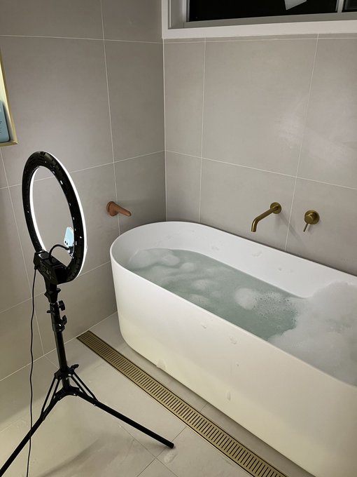 I had a lot of fun last night hehe and I filmed it 😊 https://t.co/Aj4uI45Oz3