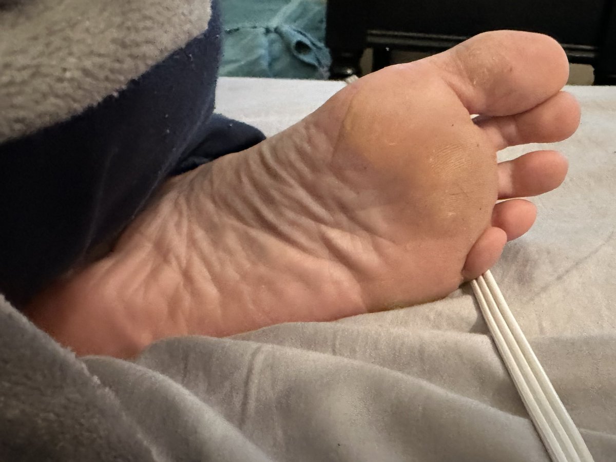 MrsElleeC's tweet photo. Soles #footfetish #toeseparators https://t.co/ZXXYpHGfME