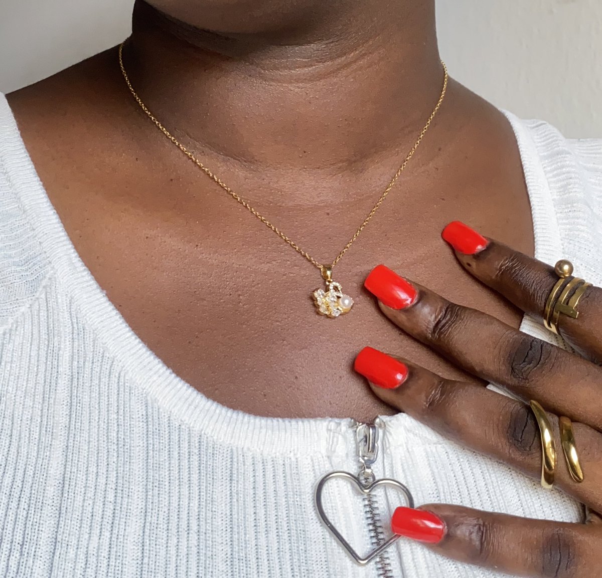 The SWAN minimal necklace. . Old price: N4500 Sales price: N3500(comes in a box) . Valid till 12am . #NightmarketwithDammyB #Pagesbydamicommerce #Easternightmarket #Flutterwavecommerce