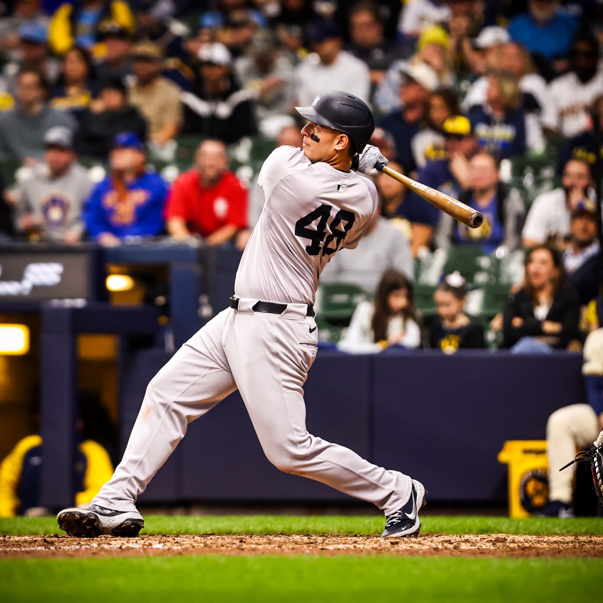 Anthony Rizzo hits his 300th career home run.