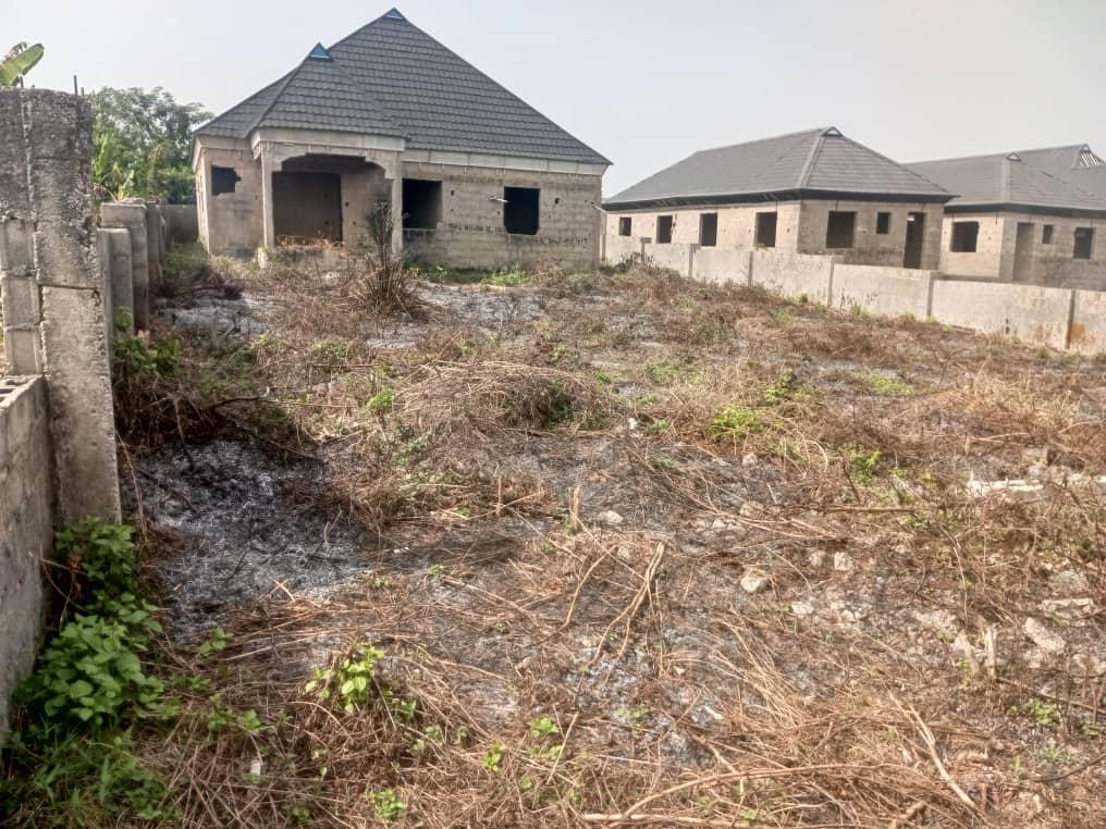 Nice bungalow in a plot of land at isiwu, ikorodu. After adamo. 11million net 🏚️🏚️🏚️