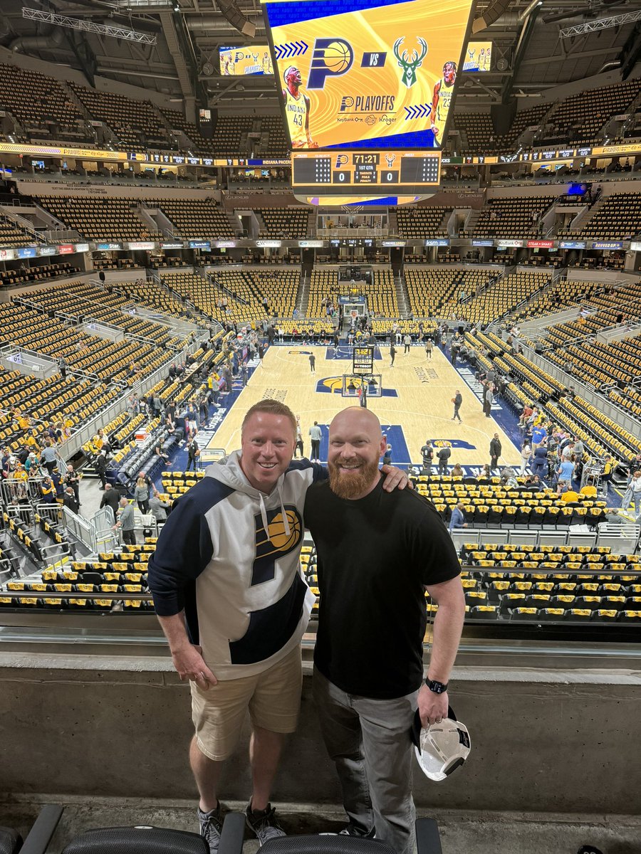CraigHelfrich's tweet photo. #pacersgamenight https://t.co/8MBmqkR0Vf