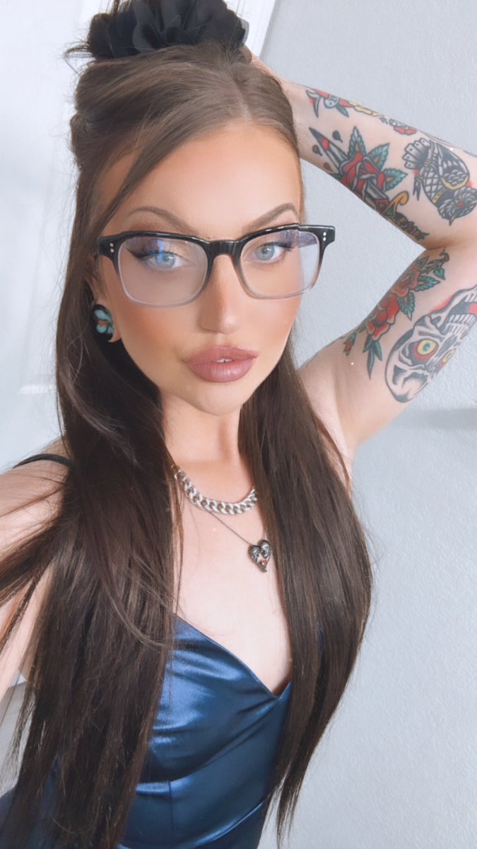 Last night was fun &amp; holy cow 🐄 I am tired today. We live tho! 

Twitch.tv/goddesreigns