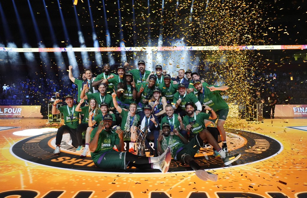 unicajaCB's tweet photo. 🏆 ¡QUÉ NOCHE MÁS BONITA HA QUEDADO!🔥

💚💜 #YoSoyDelUnicaja #BecomeLegendary #BasketballCL https://t.co/s17Y8OtNso