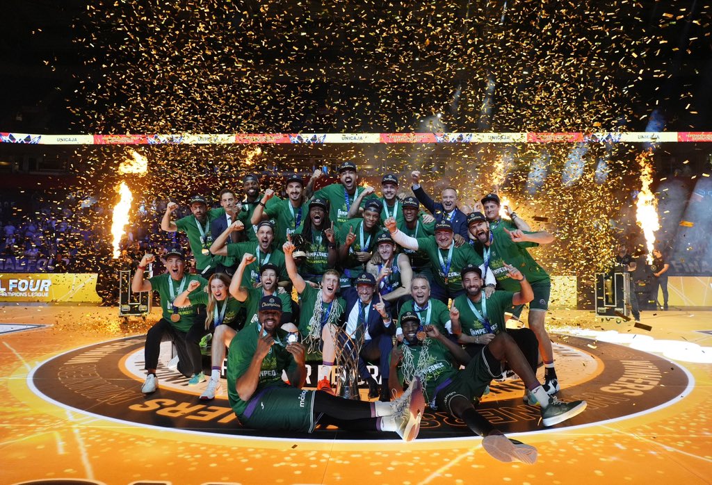 unicajaCB's tweet photo. 🏆 ¡QUÉ NOCHE MÁS BONITA HA QUEDADO!🔥

💚💜 #YoSoyDelUnicaja #BecomeLegendary #BasketballCL https://t.co/s17Y8OtNso
