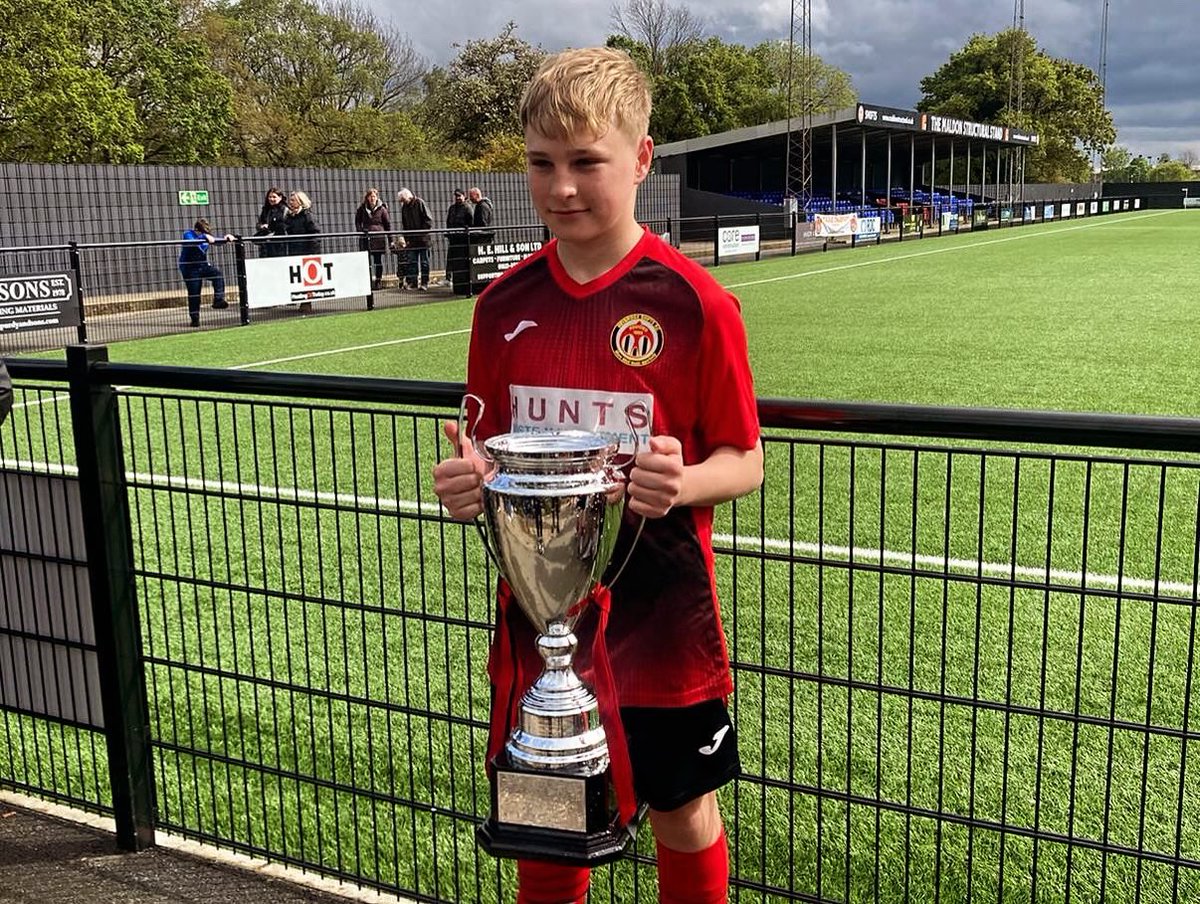 Raymond40689274's tweet photo. EJA champions!π₯ what a team!π Bobby with a hat trick and 3 assists and MOM in the last league game, with a Cup final to look forward to for the double!ππ₯ Bobby also received April player of the month for the team!π #22goals #topgoalscorer #eja #champions #heybridgefc https://t.co/f07rk4a6ly