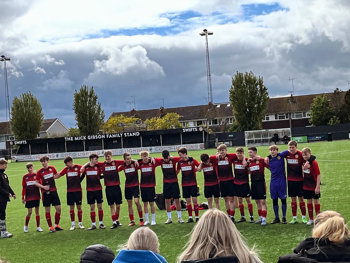Raymond40689274's tweet photo. EJA champions!π₯ what a team!π Bobby with a hat trick and 3 assists and MOM in the last league game, with a Cup final to look forward to for the double!ππ₯ Bobby also received April player of the month for the team!π #22goals #topgoalscorer #eja #champions #heybridgefc https://t.co/f07rk4a6ly