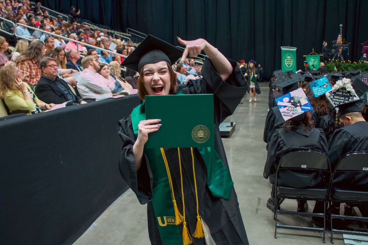 PointParkU's tweet photo. We love celebrating you, Point Park 2024! 💛💚 https://t.co/SLWlGtqZrV