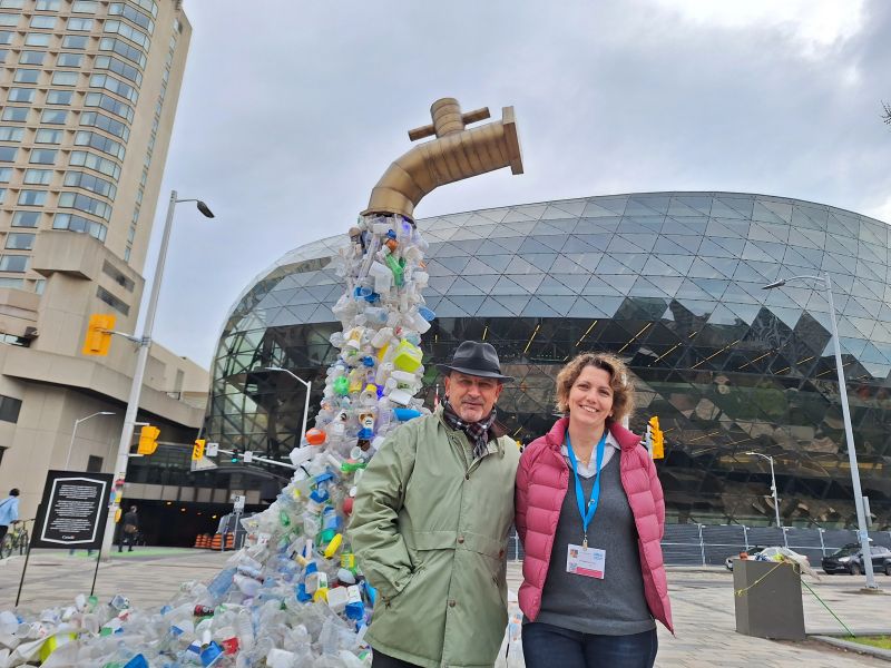 Reducing #plastics production is the best way to #BeatPlasticPollution & #BeNicetotheOcean. The #LetsBeNicetotheOcean team is present at the 4th Session of the Intergovernmental Negotiating Committee #INC4 for a UN #PlasticsTreaty in Ottawa. Photo: @RemiParmentier & @isa_green.