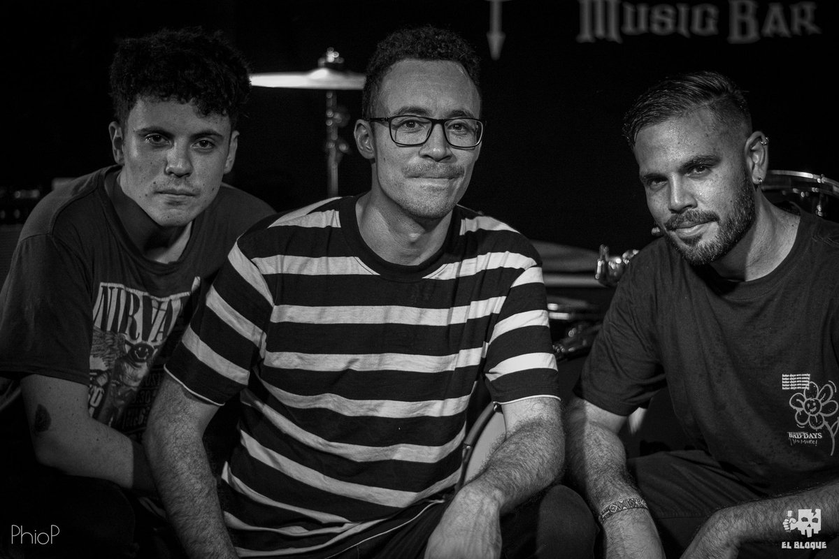 Phiop_uy's tweet photo. Ayer se presentó @cooperbestia en el Cold Music Bar.

Si se perdieron la presentación del disco, la pueden volver a ver en el canal de youtube de @elbloqueradio 

Dejo link: https://t.co/K9rK82QFxb https://t.co/PYXl5C3aRu