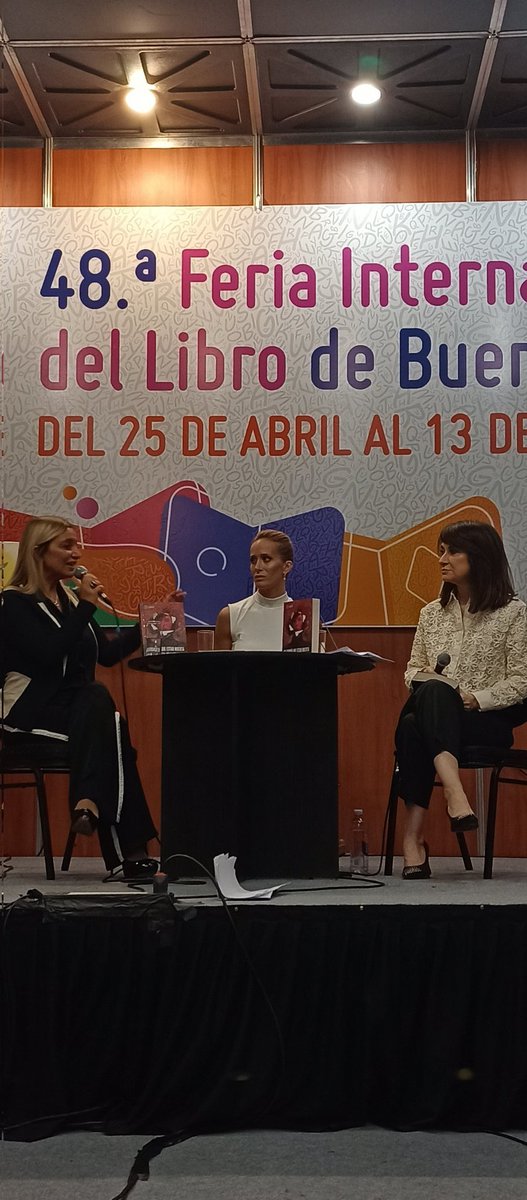 En la #FIL @JPrandiOficial junto a @marialauratv presentan su libro. Ella denuncia desde la literatura. El caso pone los pelos de punta. Y ella no es la única. Son muchas. demasiadas. Víctimas de un narcisista, un violento.