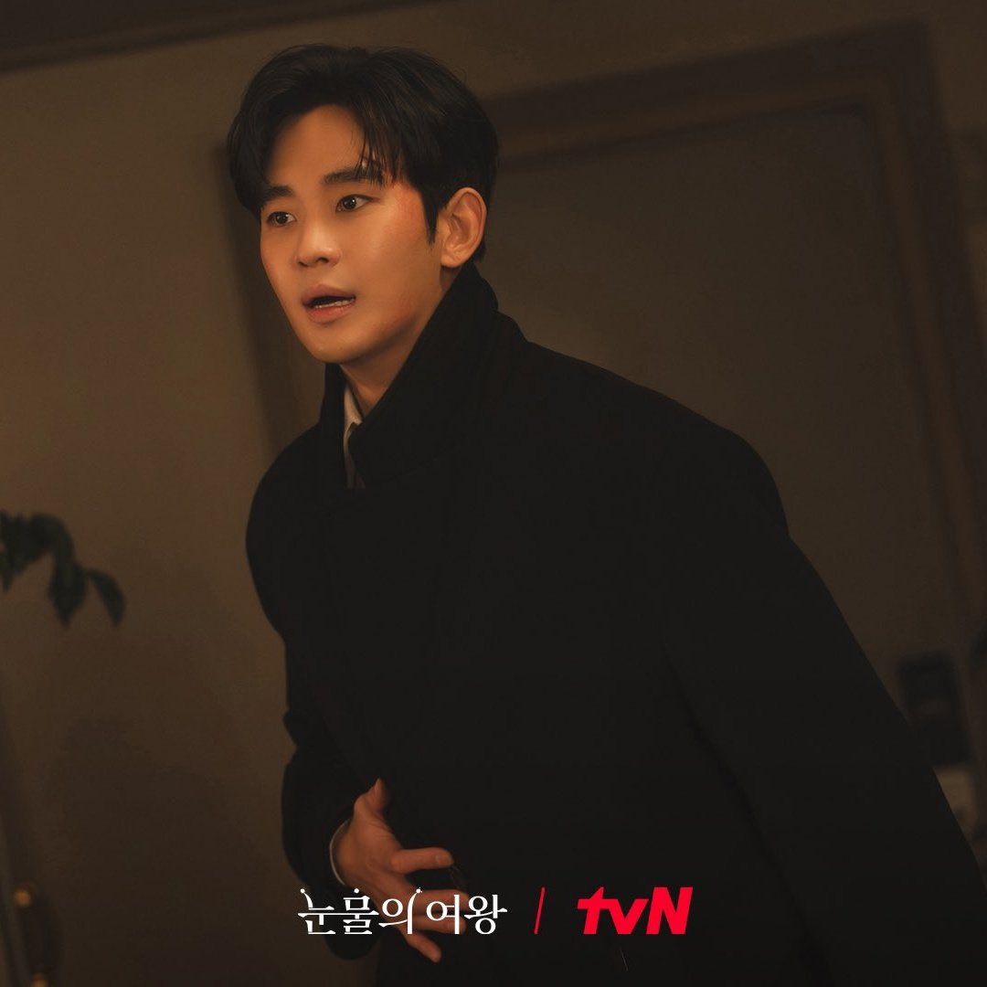 updateasiatico's tweet photo. 🚨#QueenOfTears é oficialmente o kdrama de maior audiência da história da tvN! Atingiu 24,9% na Coreia do Sul e 28,4% em Seul. 

Também ultrapassou "Sky Castle" e tornou-se o 3° drama coreano com a maior classificação da TV a Cabo coreana. https://t.co/3RwWBRdBaG