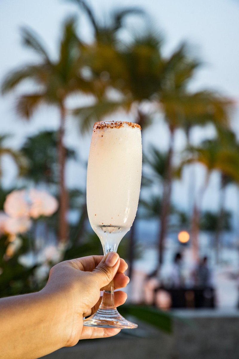 FoodandTravelMX's tweet photo. Como en un cuento, @HotelLasHadas celebró medio siglo de hacer brillar a Manzanillo, Colima, con un resort de inspiración morisca enclavado en la montañas 
#LasHadas50AñosDeHistoria https://t.co/SdvBqokhLK